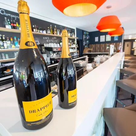 Hotel Hostellerie Saint Vincent Beauvais Aeroport 3*