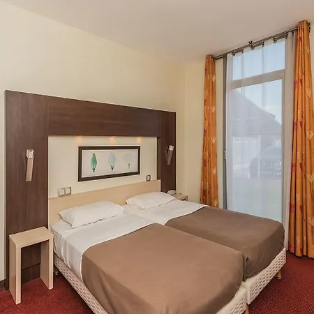 Elema Hotels Beauvais Ex Hostellerie Saint Vincent Beauvais Aeroport 3* Beauvais
