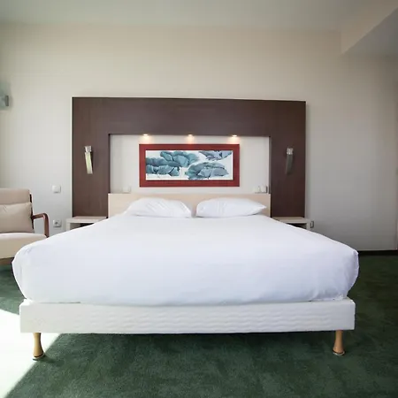Elema Hotels Beauvais Ex Hostellerie Saint Vincent Beauvais Aeroport 3*
