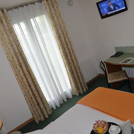 Hotel Elema Ex Saint Vincent Aeroport Beauvais