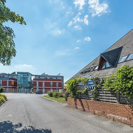 Hotel Hostellerie Saint Vincent Beauvais Aeroport 3*