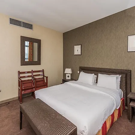Hotel Hostellerie Saint Vincent Beauvais Aeroport 3*