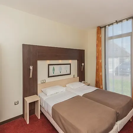Hotel Hostellerie Saint Vincent Beauvais Aeroport 3*