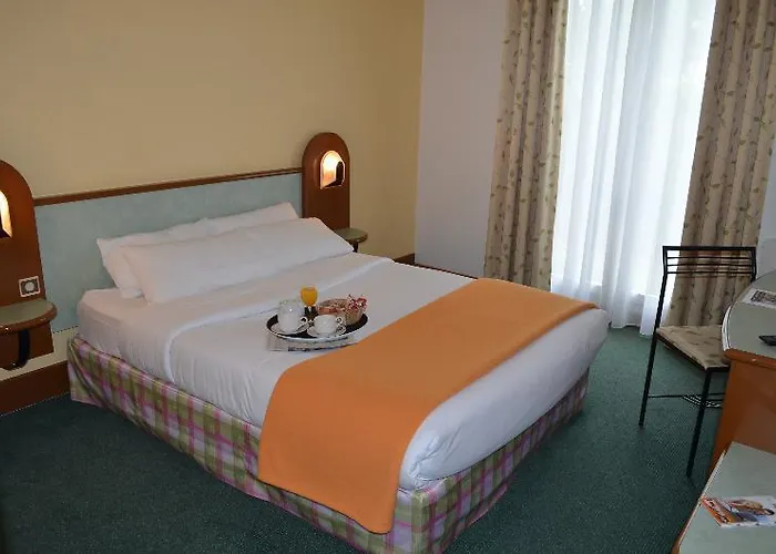 Hostellerie Saint Vincent Beauvais Aeroport