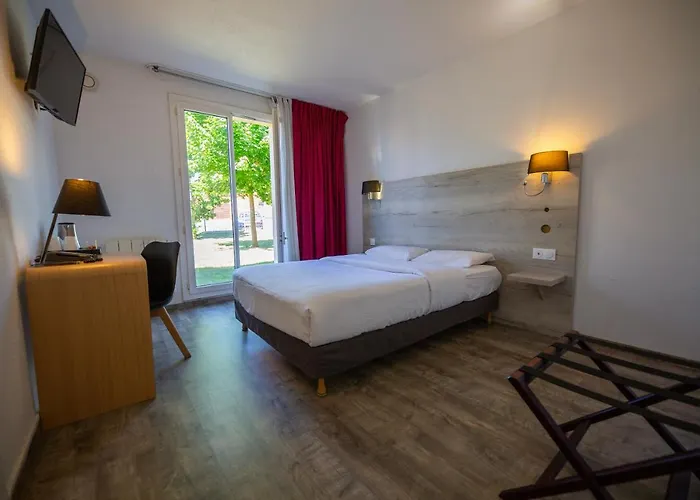 Hotel Hostellerie Saint Vincent Beauvais Aeroport 3*