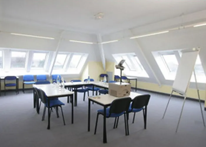 Hotell Saint Vincent Aeroport Beauvais