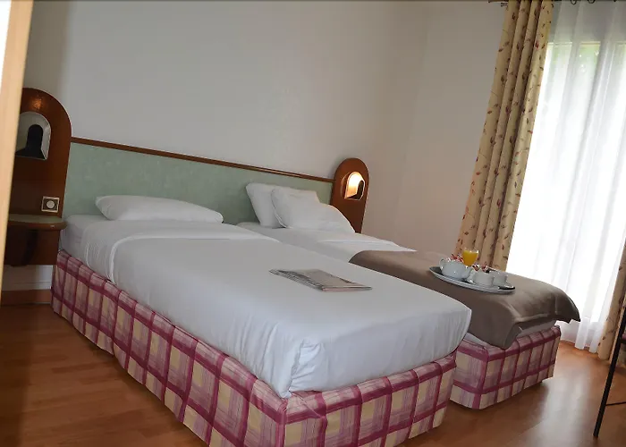 Hostellerie Saint Vincent Beauvais Aeroport 3*