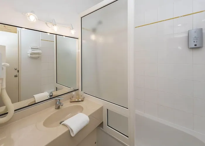 Hostellerie Saint Vincent Beauvais Aeroport