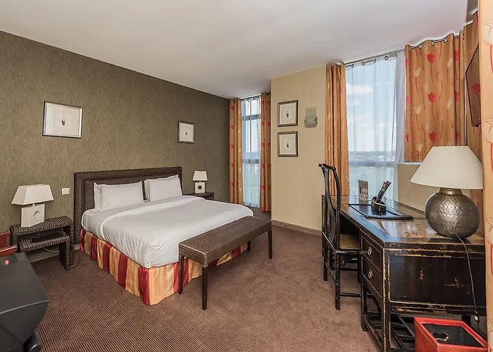 Hostellerie Saint Vincent Beauvais Aeroport Hotel 3*