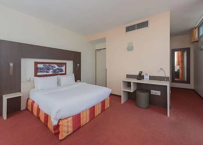 Hostellerie Saint Vincent Beauvais Aeroport Hotel 3*