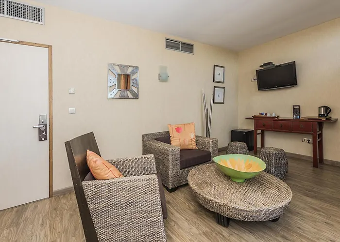 Hotell Saint Vincent Aeroport Beauvais