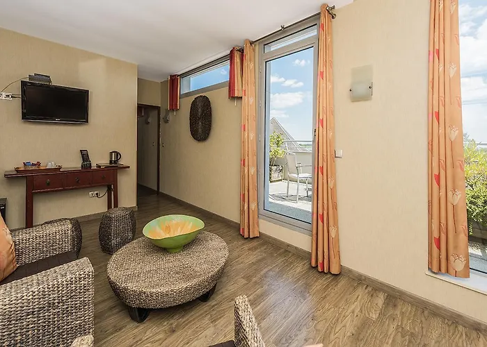 Hostellerie Saint Vincent Beauvais Aeroport Hotel 3*